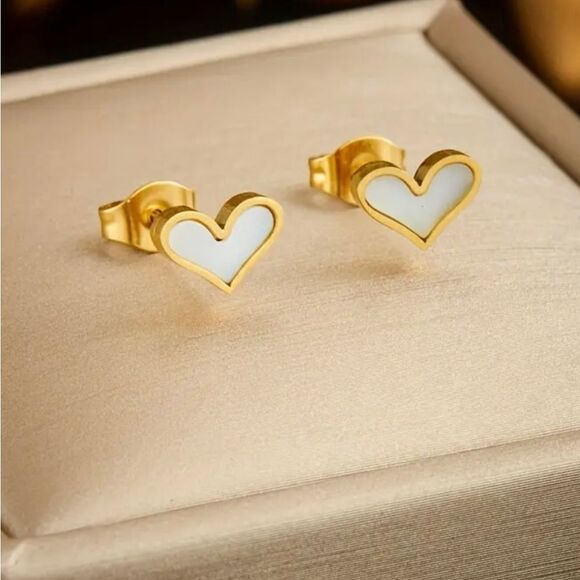 18K Gold Plated Heart Necklace & Earring Set - Picture 3 of 4